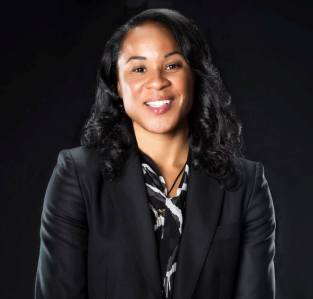 Healthy Learners awards Dawn Staley the 2016 Healthy Learners Champion for Children Award