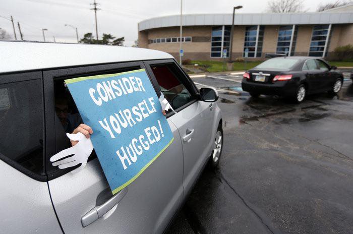 Sisters visit Regina Health Center and Light of Hearts Villa with "care caravan"