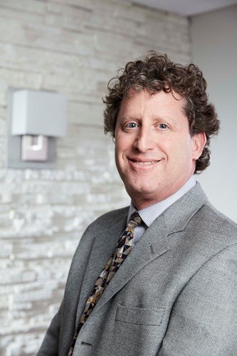 St. Vincent Charity surgeon uses breakthrough technology to build customized knee implants