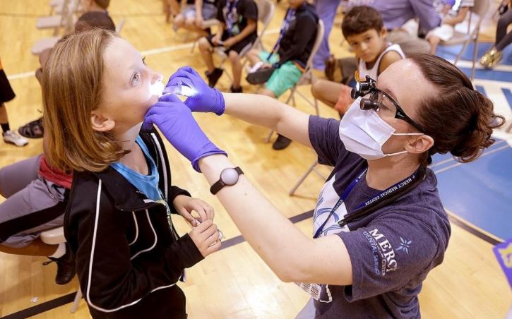 Mercy Medical Center provides dental health screenings to area children